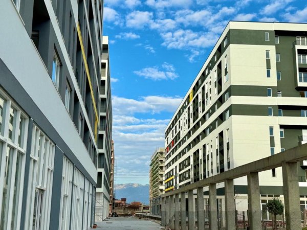 Tirane, shitet apartament 2+1+Ballkon Kati 2, 84 m² (Univers City) Gati per Banim