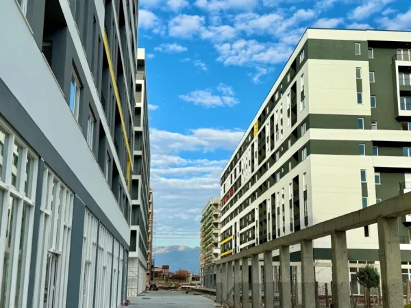 Tirane, shitet apartament 2+1+Ballkon Kati 2, 84 m² (Univers City) Gati per Banim