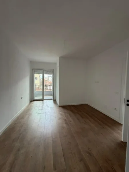 Tirane, shitet apartament 3+1+Ballkon Kati 3, 136 m² 338.800 € (Pazari i Ri)