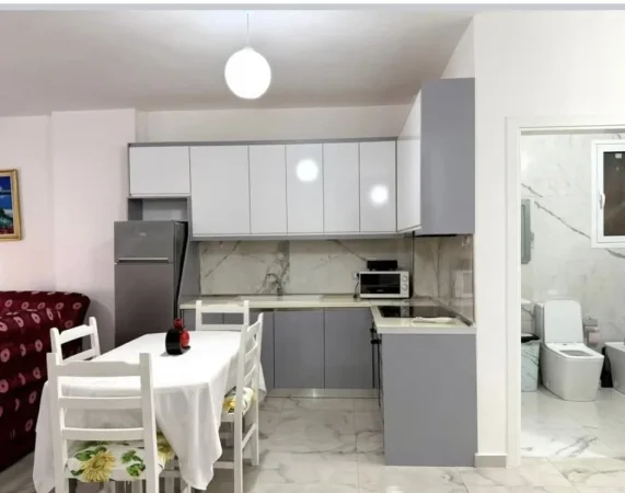 Vlore, jepet me qera apartament 2+1 Kati 2, 1 m²