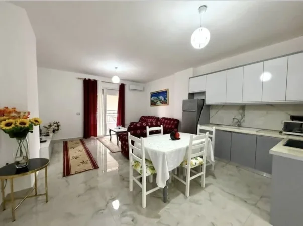 Vlore, jepet me qera apartament 2+1 Kati 2, 1 m²