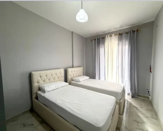 Vlore, jepet me qera apartament 2+1 Kati 2, 1 m²
