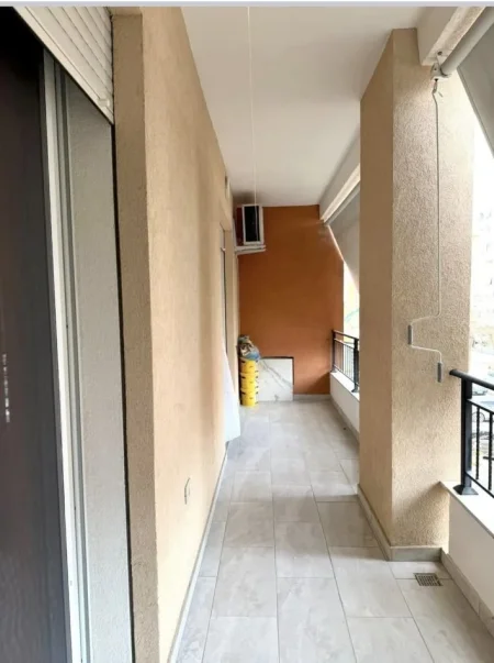 Vlore, jepet me qera apartament 2+1 Kati 2, 1 m²