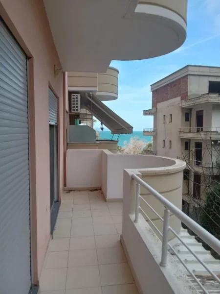 Vlore, jepet me qera apartament 1+1+Ballkon Kati 3, 90 m² 300 € 