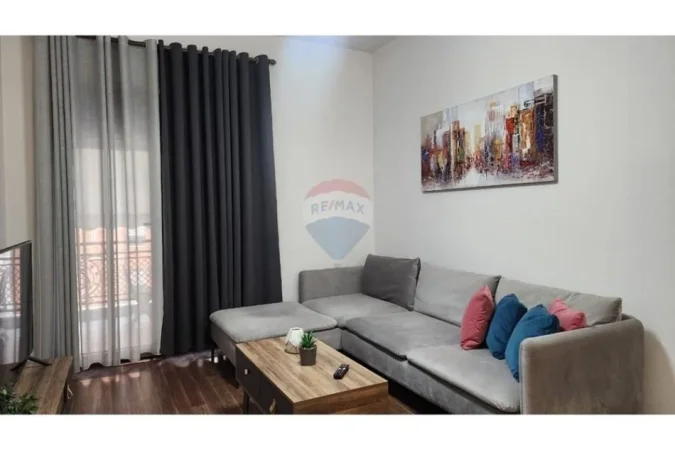 Tirane, jepet me qera apartament 1+1 , 78 m² 800 € (Delijorgji)