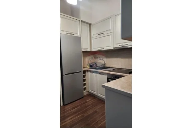 Tirane, jepet me qera apartament 1+1 , 78 m² 800 € (Delijorgji)