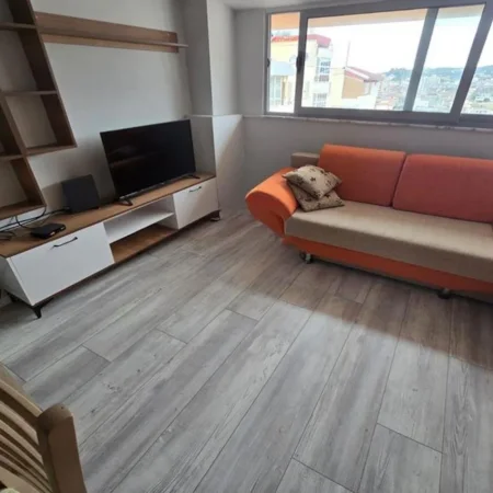 Vlore, jepet me qera apartament 1+1 , 300 €