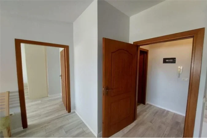 Vlore, jepet me qera apartament 1+1 , 300 €