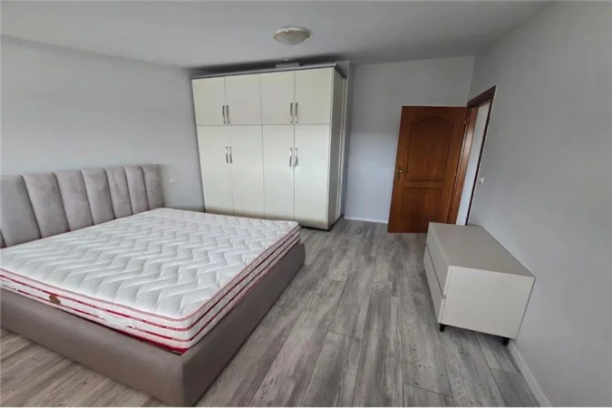 Vlore, jepet me qera apartament 1+1 , 300 €