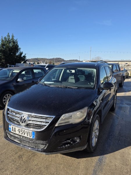Tirane, shes SUV Vw tiguan 2.0 tdi 2009 full panorama Nafte, e zeze manuale Kondicioner 349.000 km 4.950 €