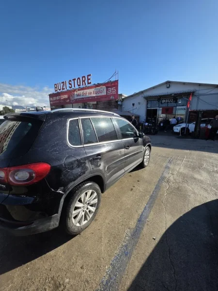 Tirane, shes SUV Vw tiguan 2.0 tdi 2009 full panorama Nafte, e zeze manuale Kondicioner 349.000 km 4.950 €