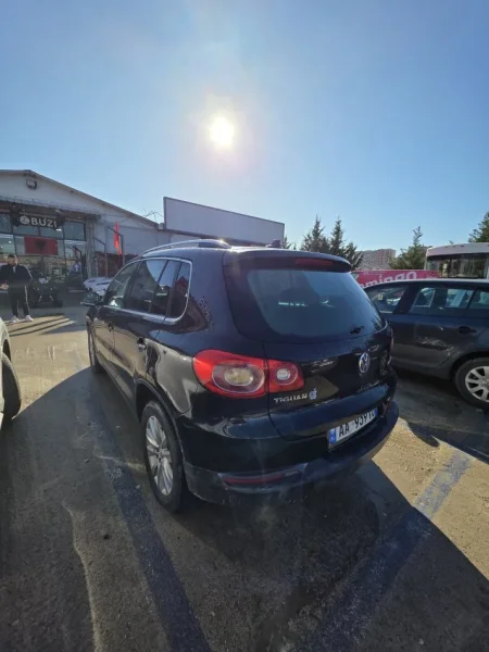 Tirane, shes SUV Vw tiguan 2.0 tdi 2009 full panorama Nafte, e zeze manuale Kondicioner 349.000 km 4.950 €
