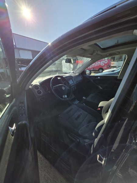 Tirane, shes SUV Vw tiguan 2.0 tdi 2009 full panorama Nafte, e zeze manuale Kondicioner 349.000 km 4.950 €