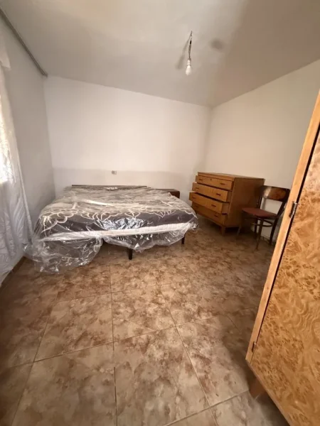 Tirane, jepet me qera apartament 1+1+Ballkon Kati 0, 150 € (Rrethi shkozes)