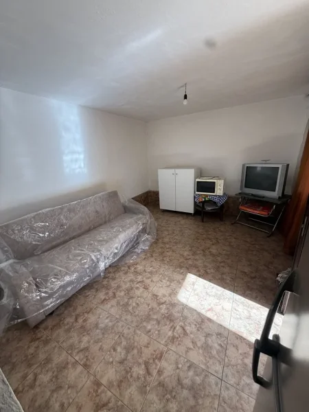 Tirane, jepet me qera apartament 1+1+Ballkon Kati 0, 150 € (Rrethi shkozes)