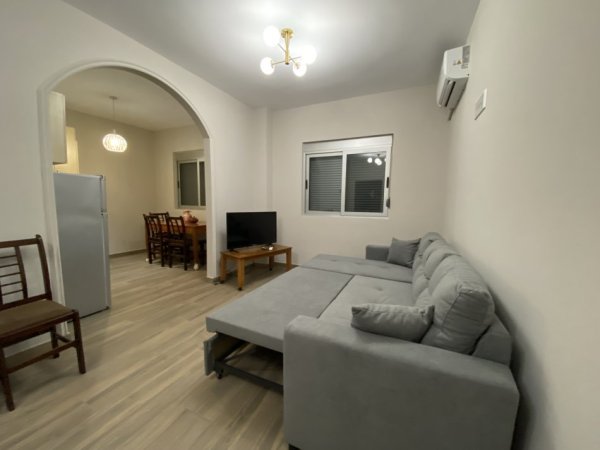 Tirane, jepet me qera apartament 1+1+Ballkon Kati 2, 60 m² 450 € (Astir prane Vila L)