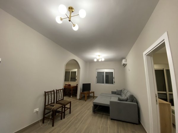 Tirane, jepet me qera apartament 1+1+Ballkon Kati 2, 60 m² 450 € (Astir prane Vila L)