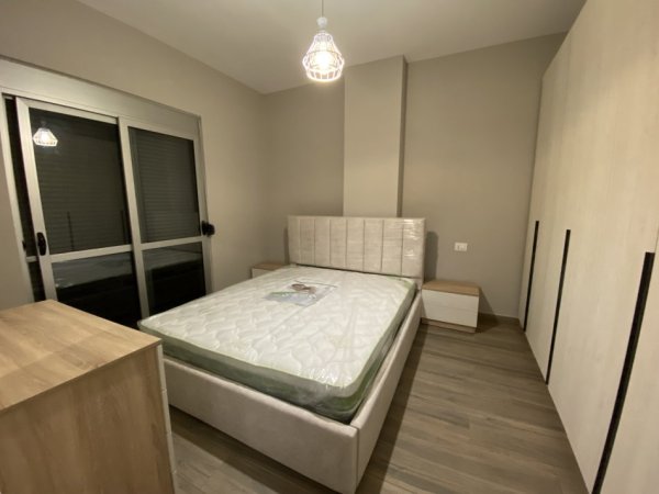 Tirane, jepet me qera apartament 1+1+Ballkon Kati 2, 60 m² 450 € (Astir prane Vila L)
