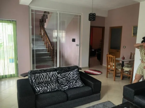 Tirane, Liste me oferta Vile 3 Katshe Kati 3, 454 m² 280.000 € (Rruga Pjeter Arbnori)