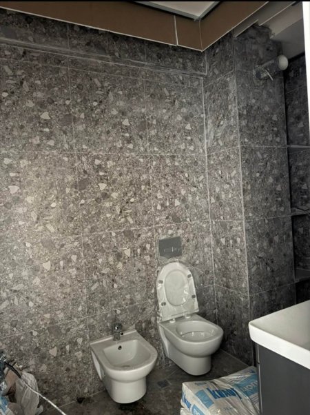 🏢 Zyrë me Qira + Post Parkimi – Urban Gate, Astir