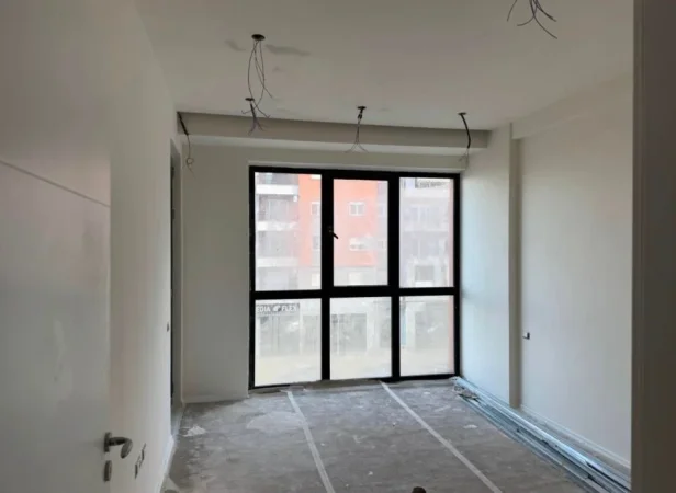 🏢 Zyrë me Qira + Post Parkimi – Urban Gate, Astir