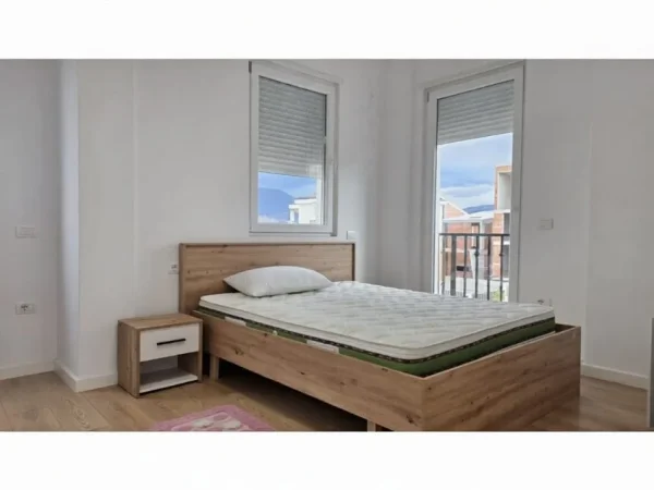 Tirane, jepet me qera Vile 3 Katshe Kati 0, 240 m² 2.500 € (TEG)