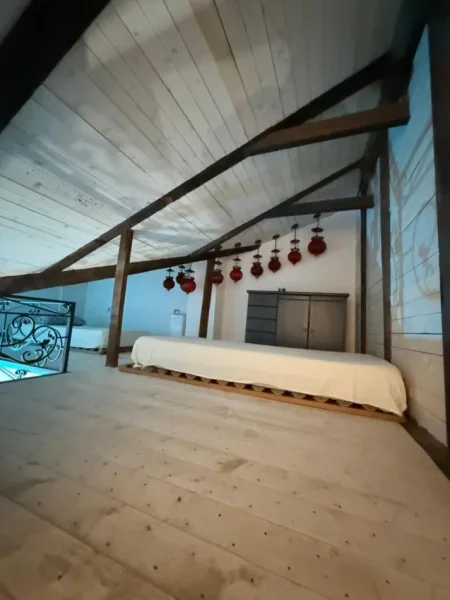 🏡 Shtëpi Private me Oborr për Qira – pranë Gjimnazit “Petro Nini” / Nobis