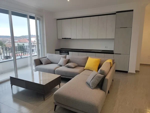 Shkoder, shitet apartament 2+1+Ballkon Kati 2, 160.000 € 