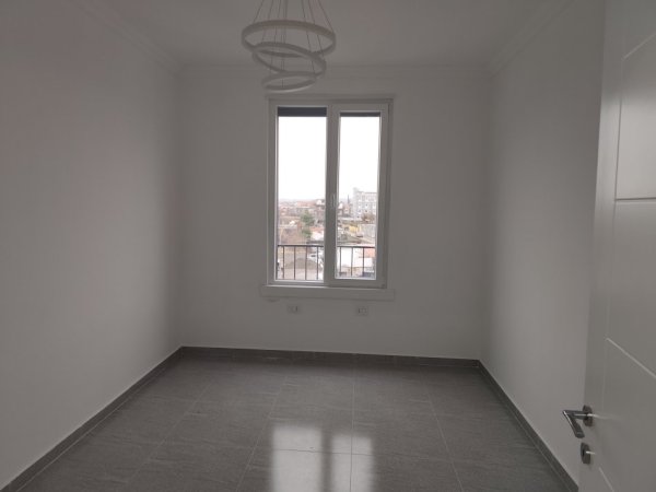 Shkoder, shitet apartament 2+1+Ballkon Kati 2, 160.000 € 