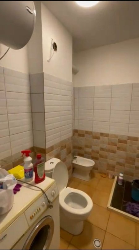 Tirane, jepet me qera apartament 2+1 Kati 3, 70 m² 500 € (YZBERISHT)