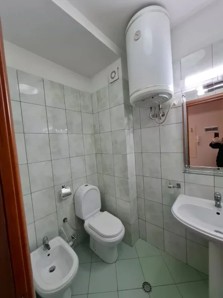 Tirane, jepet me qera apartament 2+1+Ballkon Kati 3, 120 m² 850 € (KOPSHTI ZOOLOGJIK)