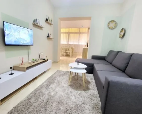 Tirane, jepet me qera apartament 1+1+Aneks+Ballkon Kati 2, 65 m² 650 € (rruga e barrikadave)