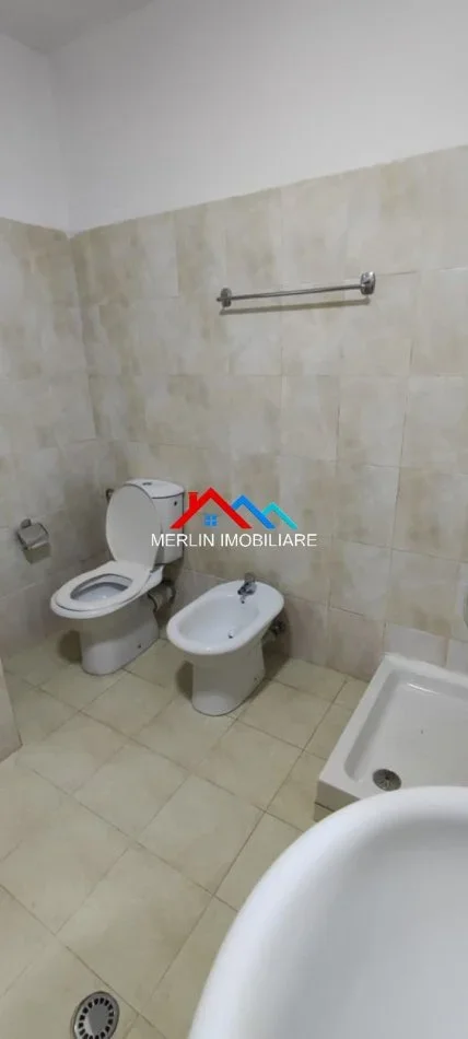 Tirane, jepet me qera apartament 2+1+Ballkon Kati 3, 95 m² 621 € (DON BOSKO)