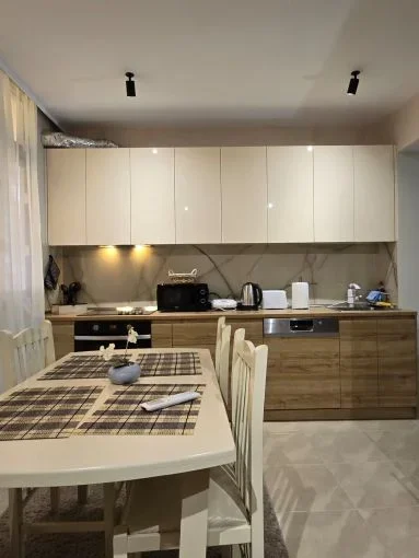 Tirane, jepet me qera apartament 1+1+Aneks+Ballkon Kati 2, 65 m² 650 € (rruga mine peza)