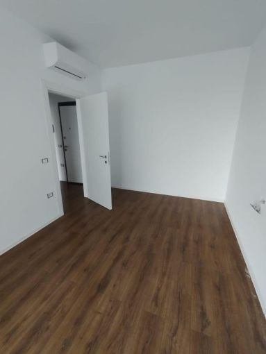 Tirane, jepet me qera ambjent biznesi Kati 5, 70 m² 450 € (bulevaredi i ri , Rruga jordan misja)