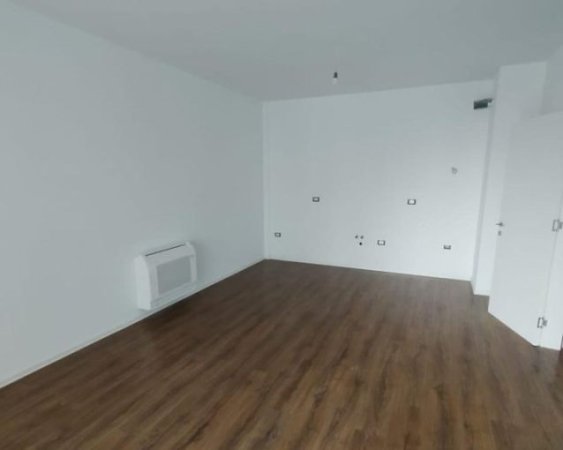Tirane, jepet me qera zyre Kati 5, 70 m² 450 € (bulevaredi i ri , Rruga jordan misja)