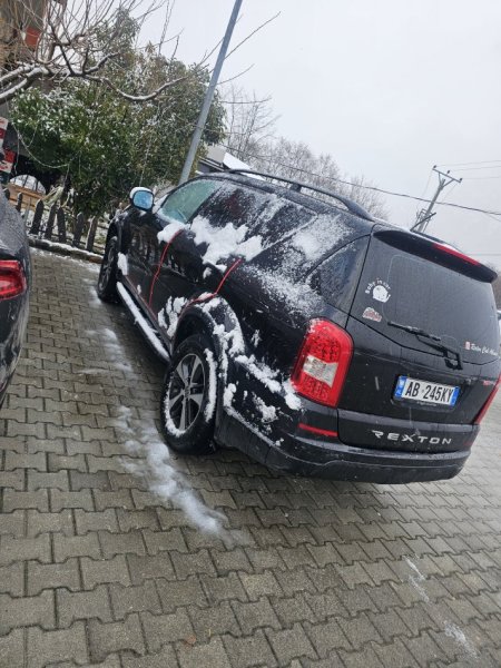 Tirane, shes SUV SsangYong Rexton Nafte, e zeze automatik Klima 330.000 km 11.000 €