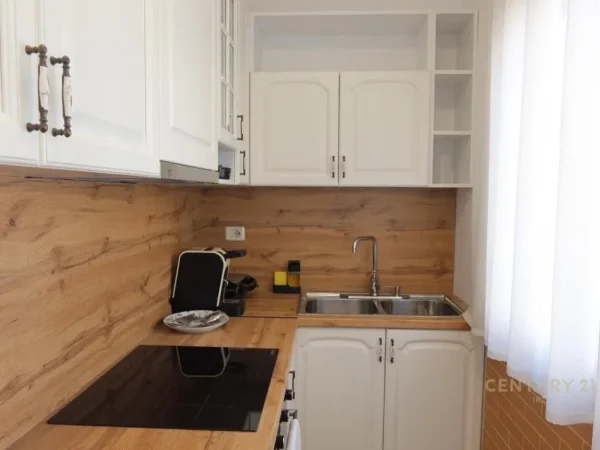 Tirane, jepet me qera apartament 2+1 Kati 4, 82 m² 840 € (Ish Ekspozita)