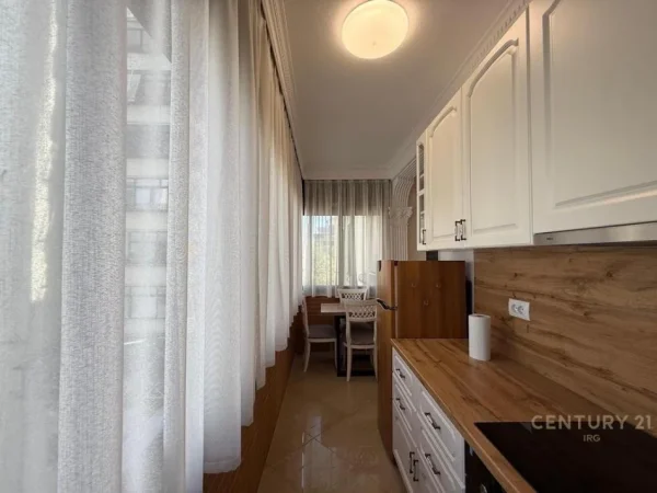 Tirane, jepet me qera apartament 2+1 Kati 4, 82 m² 840 € (Ish Ekspozita)