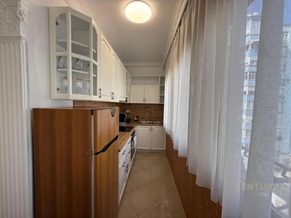 Tirane, jepet me qera apartament 2+1 Kati 4, 82 m² 840 € (Ish Ekspozita)
