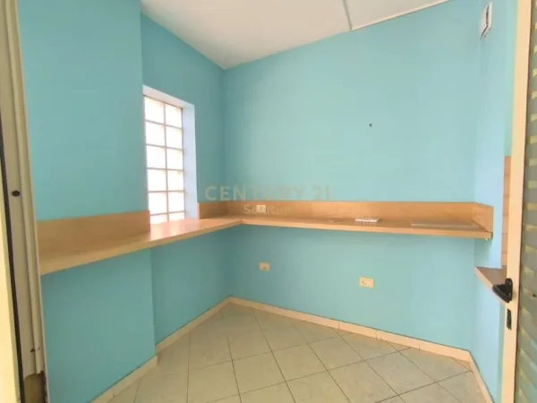 Tirane, jepet me qera apartament 3+1 Kati 6, 102 m² 520 € (Selvia)