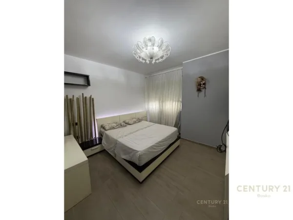 Tirane, jepet me qera apartament 2+1 Kati 3, 99 m² 600 € (Astir)