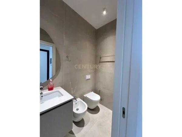 Tirane, jepet me qera apartament 2+1 Kati 9, 104 m² 1.200 € (Mine Peza)