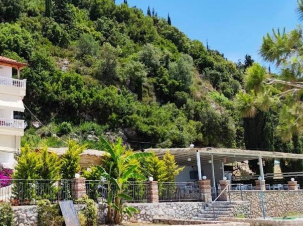 Dhermi - Palase, jepet me qera bar-resorant Kati 0, 120 m² 30 € (Plazhi i Dhermiut)
