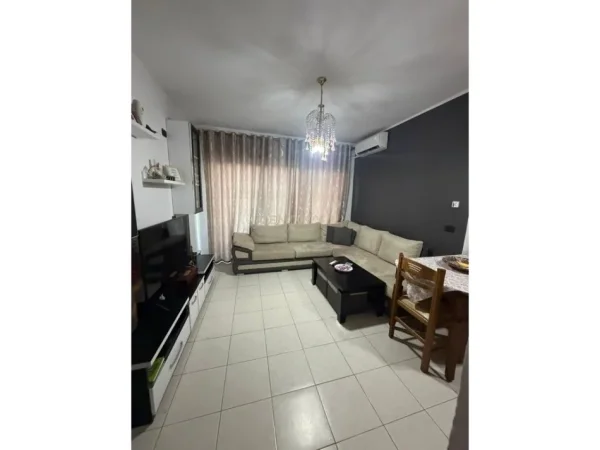Tirane, jepet me qera apartament 1+1 Kati 2, 59 m² 500 € (Ish Fusha Aviacionit)