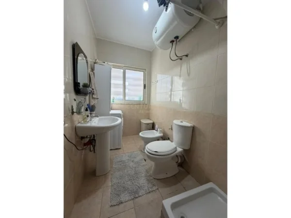 Tirane, jepet me qera apartament 1+1 Kati 2, 59 m² 500 € (Ish Fusha Aviacionit)