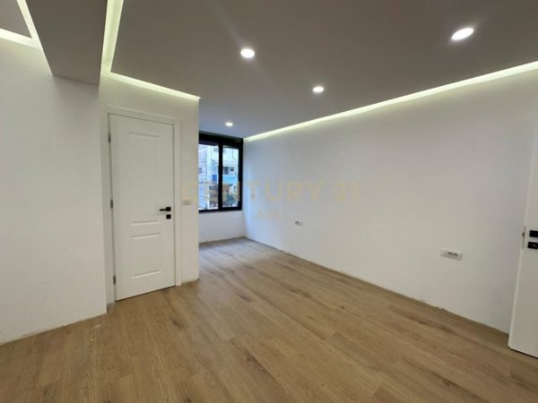 Tirane, jepet me qera ambjent biznesi Kati 1, 105 m² 700 € (Liqeni u Tiranes)