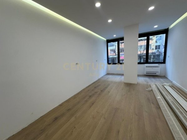 Tirane, jepet me qera ambjent biznesi Kati 1, 105 m² 700 € (Liqeni u Tiranes)