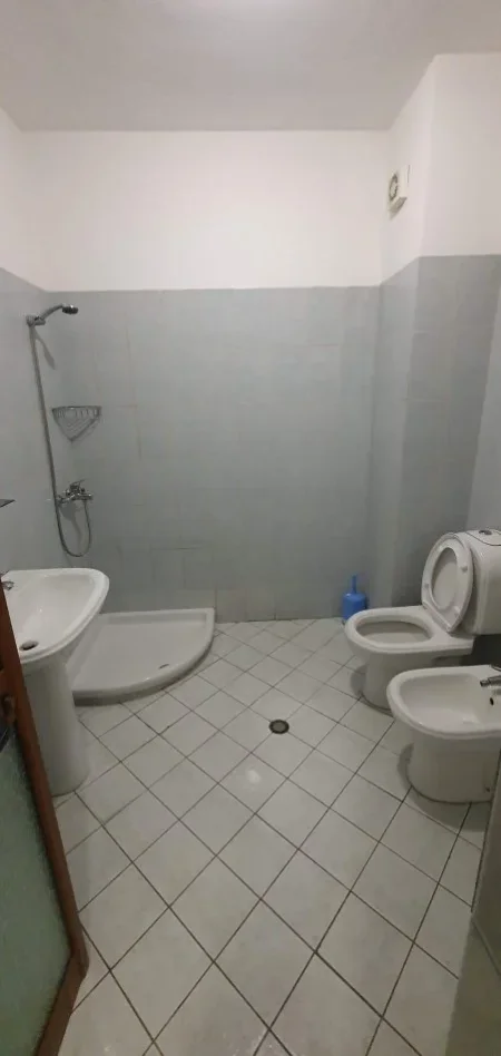 Tirane, jepet me qera apartament 1+1+Ballkon Kati 7, 1 m² 300 € 