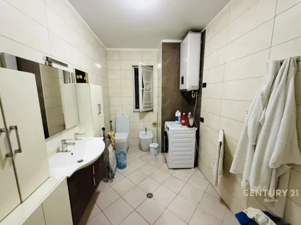 Tirane, jepet me qera apartament 2+1 Kati 3, 99 m² 550 € (Astir)